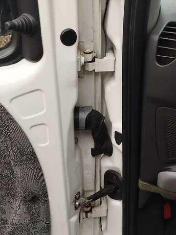 Белый Фиат Добло, объемом двигателя 1.3 л и пробегом 246 тыс. км за 4500 $, фото 1 на Automoto.ua