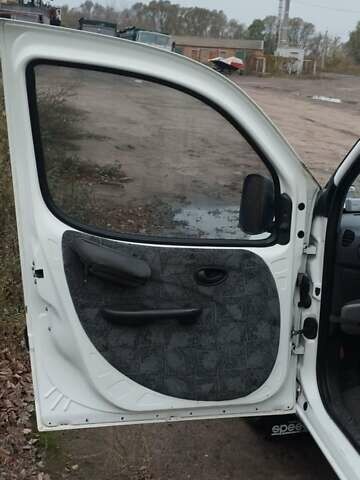 Белый Фиат Добло, объемом двигателя 1.3 л и пробегом 246 тыс. км за 4500 $, фото 2 на Automoto.ua