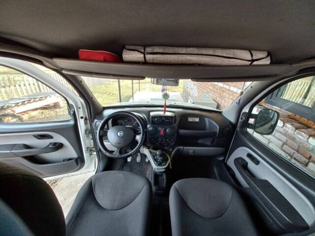 Белый Фиат Добло, объемом двигателя 1.6 л и пробегом 300 тыс. км за 3700 $, фото 8 на Automoto.ua