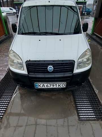 Белый Фиат Добло, объемом двигателя 1.2 л и пробегом 500 тыс. км за 2950 $, фото 1 на Automoto.ua