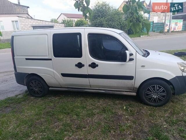Белый Фиат Добло, объемом двигателя 1.9 л и пробегом 340 тыс. км за 5600 $, фото 2 на Automoto.ua
