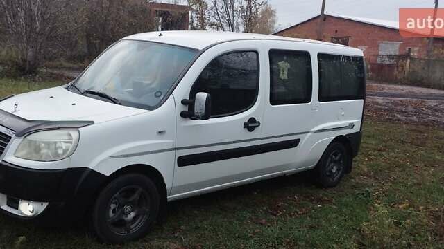 Белый Фиат Добло, объемом двигателя 1.3 л и пробегом 246 тыс. км за 4500 $, фото 5 на Automoto.ua