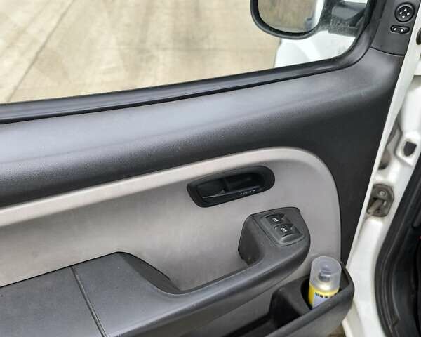 Белый Фиат Добло, объемом двигателя 1.2 л и пробегом 260 тыс. км за 4200 $, фото 13 на Automoto.ua