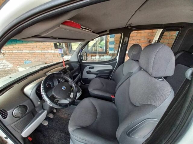 Белый Фиат Добло, объемом двигателя 1.6 л и пробегом 300 тыс. км за 3700 $, фото 6 на Automoto.ua