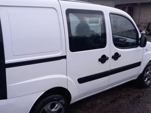 Белый Фиат Добло, объемом двигателя 1.6 л и пробегом 300 тыс. км за 3700 $, фото 10 на Automoto.ua