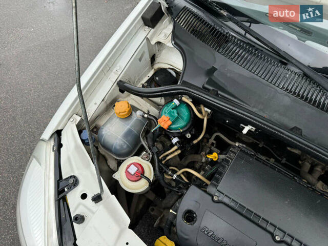 Білий Фіат Добло, об'ємом двигуна 1.3 л та пробігом 317 тис. км за 4650 $, фото 45 на Automoto.ua