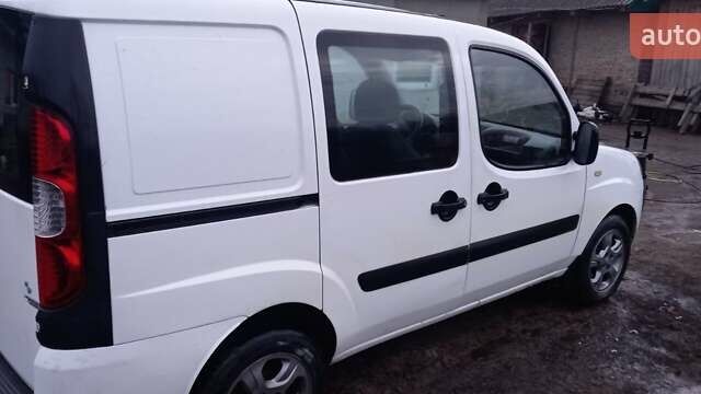 Белый Фиат Добло, объемом двигателя 1.6 л и пробегом 300 тыс. км за 3700 $, фото 9 на Automoto.ua