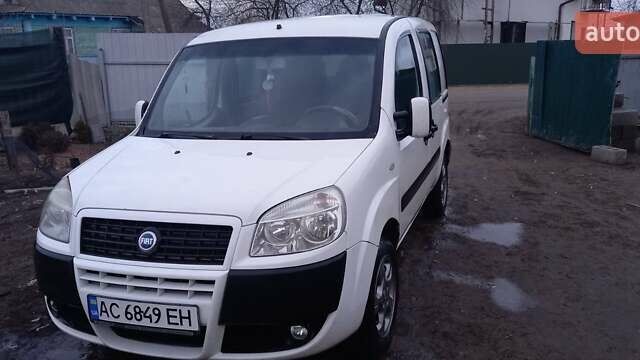 Белый Фиат Добло, объемом двигателя 1.6 л и пробегом 300 тыс. км за 3700 $, фото 11 на Automoto.ua