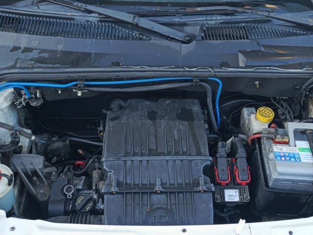 Белый Фиат Добло, объемом двигателя 1.4 л и пробегом 170 тыс. км за 3900 $, фото 5 на Automoto.ua