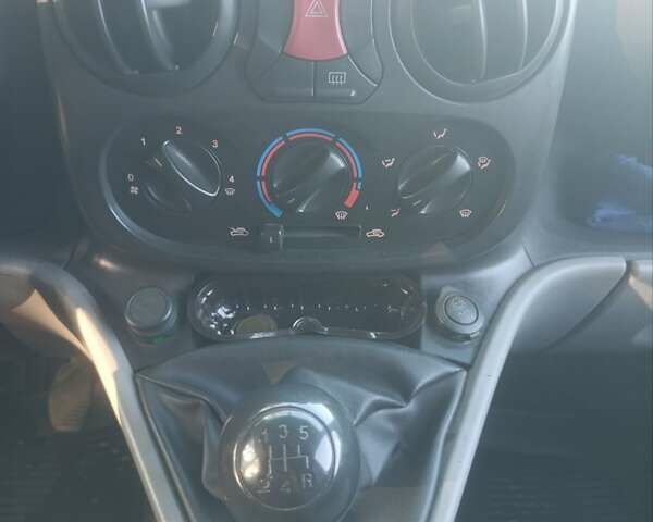 Белый Фиат Добло, объемом двигателя 1.3 л и пробегом 311 тыс. км за 3750 $, фото 19 на Automoto.ua