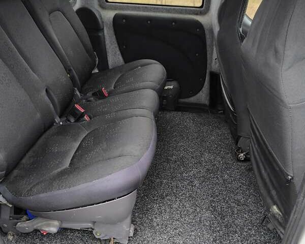 Белый Фиат Добло, объемом двигателя 1.2 л и пробегом 260 тыс. км за 4200 $, фото 6 на Automoto.ua