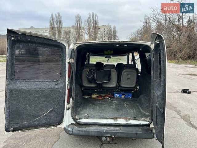 Белый Фиат Добло, объемом двигателя 1.2 л и пробегом 270 тыс. км за 3900 $, фото 16 на Automoto.ua