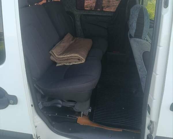 Белый Фиат Добло, объемом двигателя 1.3 л и пробегом 311 тыс. км за 3750 $, фото 14 на Automoto.ua