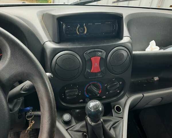 Белый Фиат Добло, объемом двигателя 0 л и пробегом 280 тыс. км за 2550 $, фото 4 на Automoto.ua