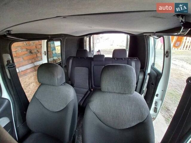 Белый Фиат Добло, объемом двигателя 1.6 л и пробегом 300 тыс. км за 3700 $, фото 6 на Automoto.ua