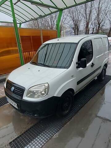 Белый Фиат Добло, объемом двигателя 1.2 л и пробегом 500 тыс. км за 2950 $, фото 7 на Automoto.ua