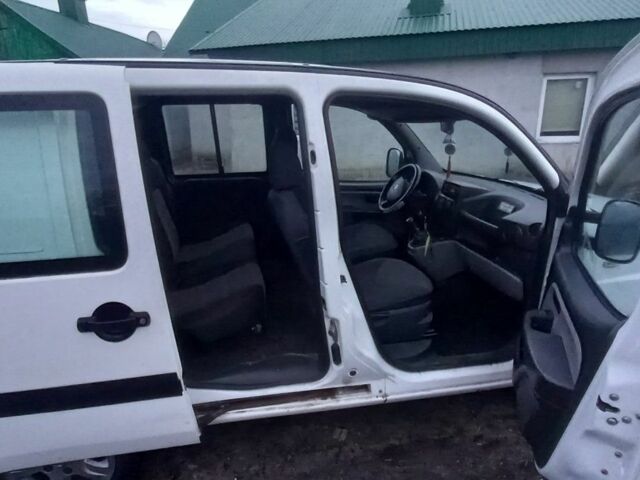 Белый Фиат Добло, объемом двигателя 1.6 л и пробегом 300 тыс. км за 3700 $, фото 4 на Automoto.ua