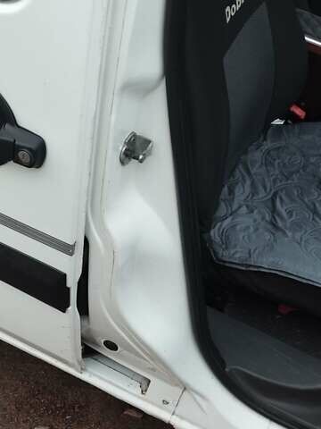 Белый Фиат Добло, объемом двигателя 1.3 л и пробегом 246 тыс. км за 4500 $, фото 11 на Automoto.ua