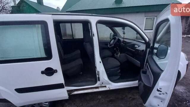 Белый Фиат Добло, объемом двигателя 1.6 л и пробегом 300 тыс. км за 3700 $, фото 3 на Automoto.ua