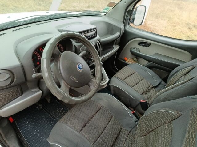 Белый Фиат Добло, объемом двигателя 1.2 л и пробегом 270 тыс. км за 3150 $, фото 5 на Automoto.ua