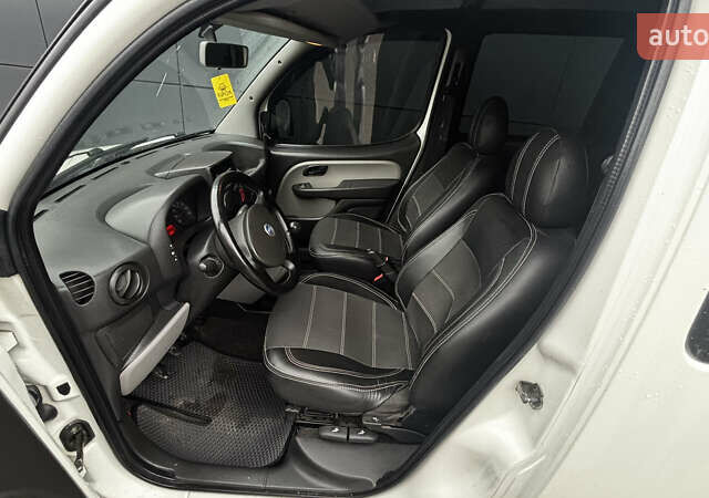 Білий Фіат Добло, об'ємом двигуна 1.2 л та пробігом 260 тис. км за 4600 $, фото 9 на Automoto.ua