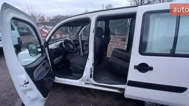 Белый Фиат Добло, объемом двигателя 1.6 л и пробегом 300 тыс. км за 3700 $, фото 2 на Automoto.ua