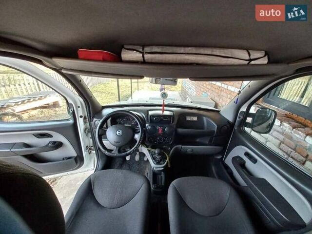 Белый Фиат Добло, объемом двигателя 1.6 л и пробегом 300 тыс. км за 3700 $, фото 7 на Automoto.ua