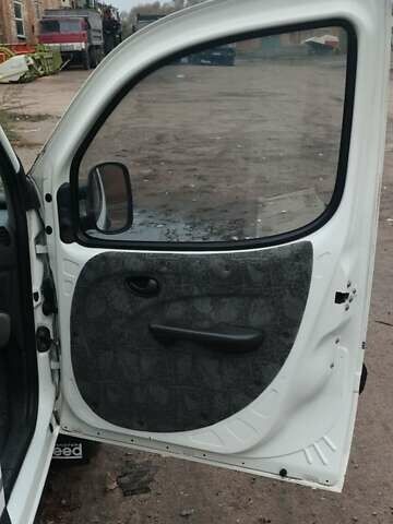 Белый Фиат Добло, объемом двигателя 1.3 л и пробегом 246 тыс. км за 4500 $, фото 10 на Automoto.ua