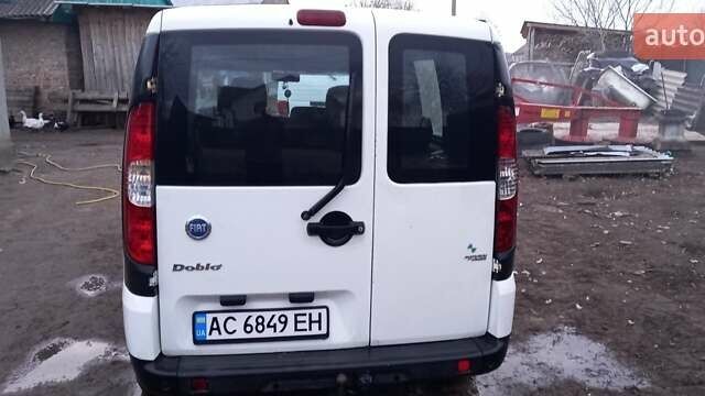 Белый Фиат Добло, объемом двигателя 1.6 л и пробегом 300 тыс. км за 3700 $, фото 8 на Automoto.ua