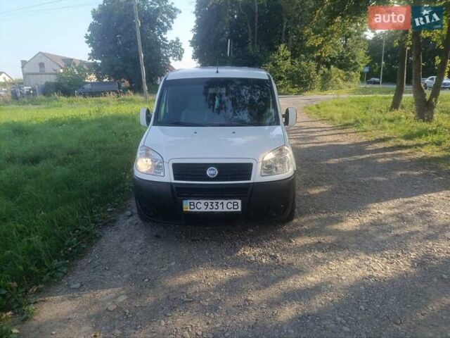 Белый Фиат Добло, объемом двигателя 1.3 л и пробегом 311 тыс. км за 3750 $, фото 3 на Automoto.ua