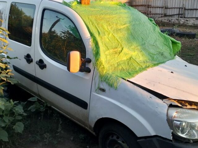 Белый Фиат Добло, объемом двигателя 1.9 л и пробегом 250 тыс. км за 1700 $, фото 1 на Automoto.ua