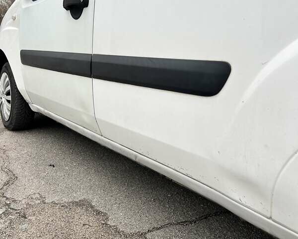 Белый Фиат Добло, объемом двигателя 1.2 л и пробегом 270 тыс. км за 3900 $, фото 5 на Automoto.ua