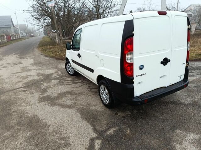 Белый Фиат Добло, объемом двигателя 1.2 л и пробегом 270 тыс. км за 3150 $, фото 2 на Automoto.ua