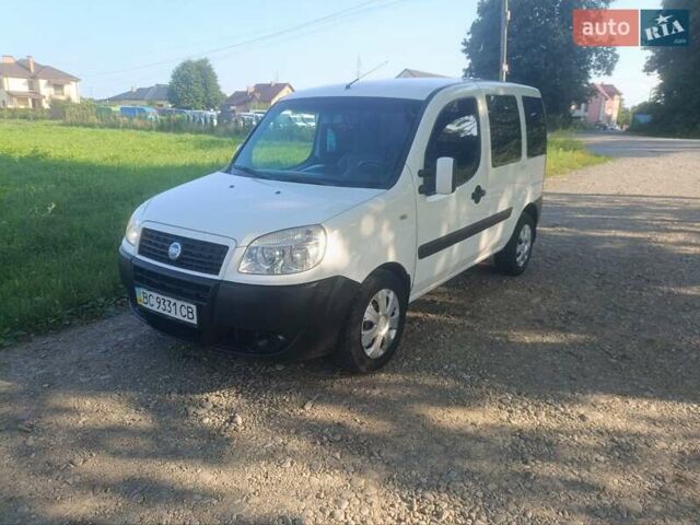 Белый Фиат Добло, объемом двигателя 1.3 л и пробегом 311 тыс. км за 3750 $, фото 2 на Automoto.ua