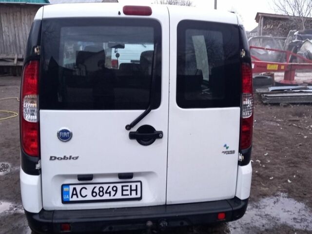 Белый Фиат Добло, объемом двигателя 1.6 л и пробегом 300 тыс. км за 3700 $, фото 9 на Automoto.ua