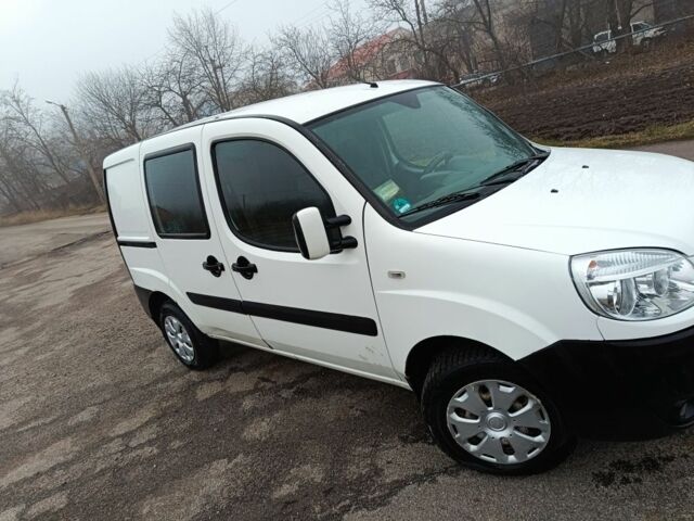 Белый Фиат Добло, объемом двигателя 1.2 л и пробегом 270 тыс. км за 3150 $, фото 4 на Automoto.ua
