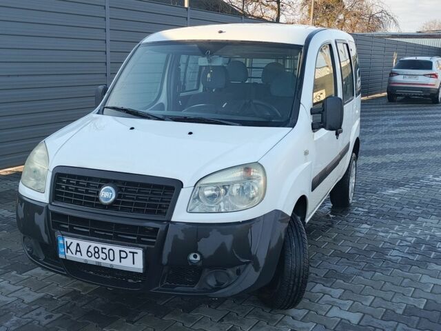 Белый Фиат Добло, объемом двигателя 1.4 л и пробегом 170 тыс. км за 3900 $, фото 1 на Automoto.ua