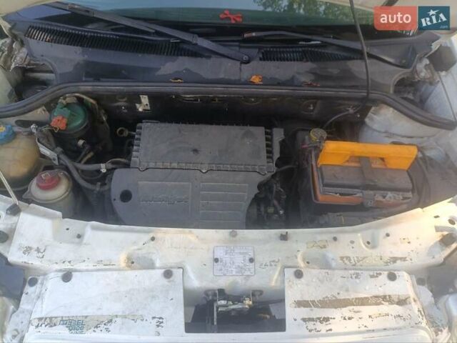 Белый Фиат Добло, объемом двигателя 1.3 л и пробегом 311 тыс. км за 3750 $, фото 25 на Automoto.ua