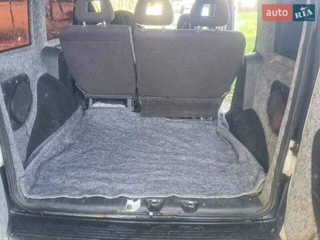 Белый Фиат Добло, объемом двигателя 1.3 л и пробегом 311 тыс. км за 3750 $, фото 7 на Automoto.ua