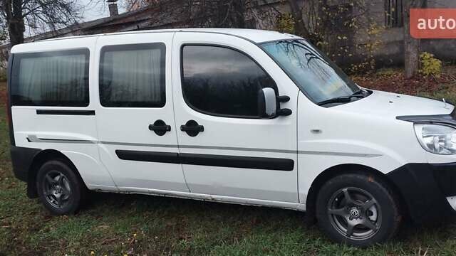 Белый Фиат Добло, объемом двигателя 1.3 л и пробегом 246 тыс. км за 4500 $, фото 7 на Automoto.ua