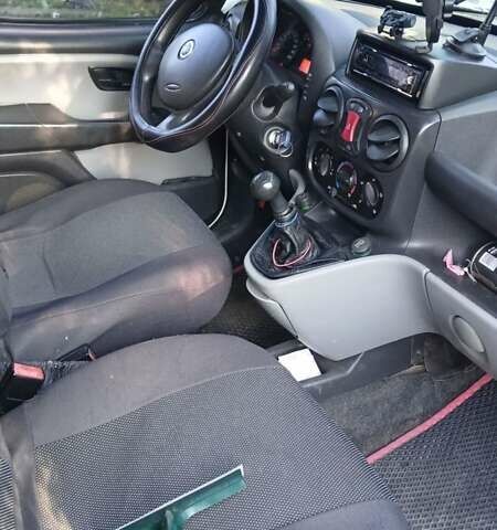 Белый Фиат Добло, объемом двигателя 1.91 л и пробегом 320 тыс. км за 4100 $, фото 3 на Automoto.ua