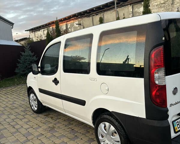 Белый Фиат Добло, объемом двигателя 1.25 л и пробегом 325 тыс. км за 3450 $, фото 2 на Automoto.ua