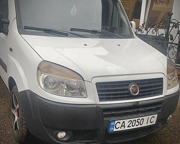 Белый Фиат Добло, объемом двигателя 1.25 л и пробегом 325 тыс. км за 5500 $, фото 2 на Automoto.ua