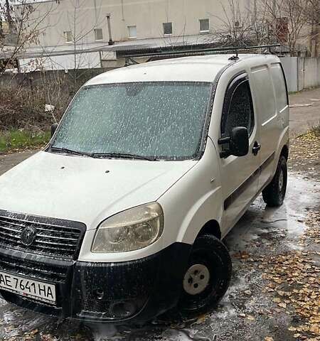 Белый Фиат Добло, объемом двигателя 1.3 л и пробегом 320 тыс. км за 3500 $, фото 3 на Automoto.ua