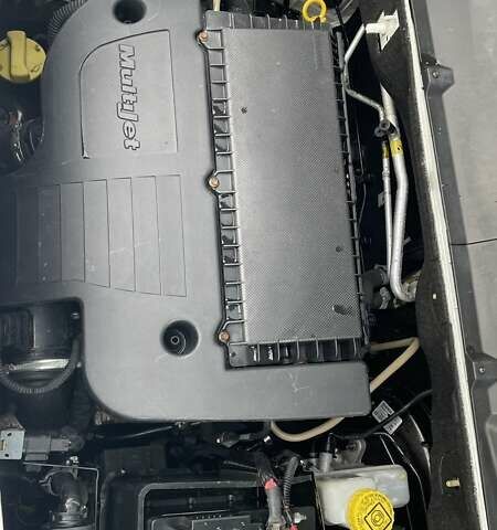 Белый Фиат Добло, объемом двигателя 1.3 л и пробегом 200 тыс. км за 4950 $, фото 5 на Automoto.ua