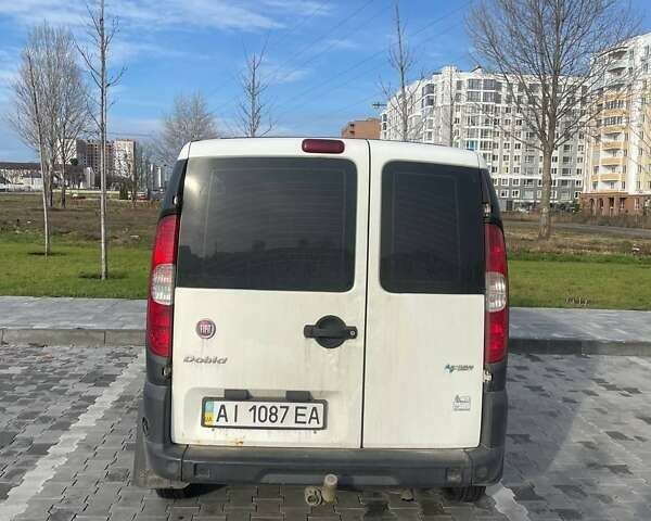 Белый Фиат Добло, объемом двигателя 1.6 л и пробегом 313 тыс. км за 4200 $, фото 2 на Automoto.ua