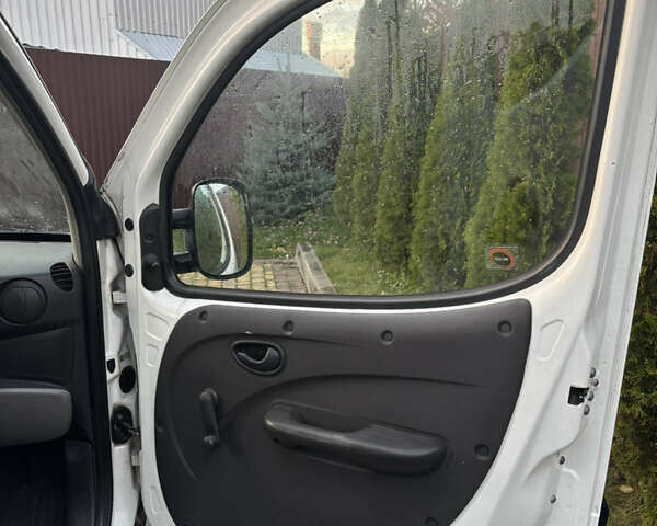 Белый Фиат Добло, объемом двигателя 1.25 л и пробегом 325 тыс. км за 3450 $, фото 8 на Automoto.ua