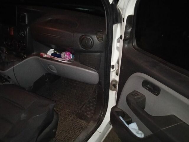 Белый Фиат Добло, объемом двигателя 1.6 л и пробегом 245 тыс. км за 4100 $, фото 6 на Automoto.ua