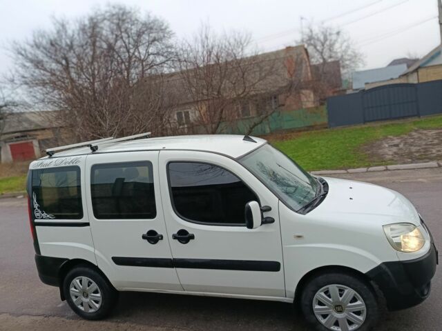 Белый Фиат Добло, объемом двигателя 1.9 л и пробегом 227 тыс. км за 4500 $, фото 4 на Automoto.ua