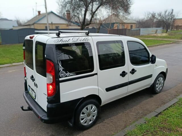 Белый Фиат Добло, объемом двигателя 1.9 л и пробегом 227 тыс. км за 4500 $, фото 6 на Automoto.ua